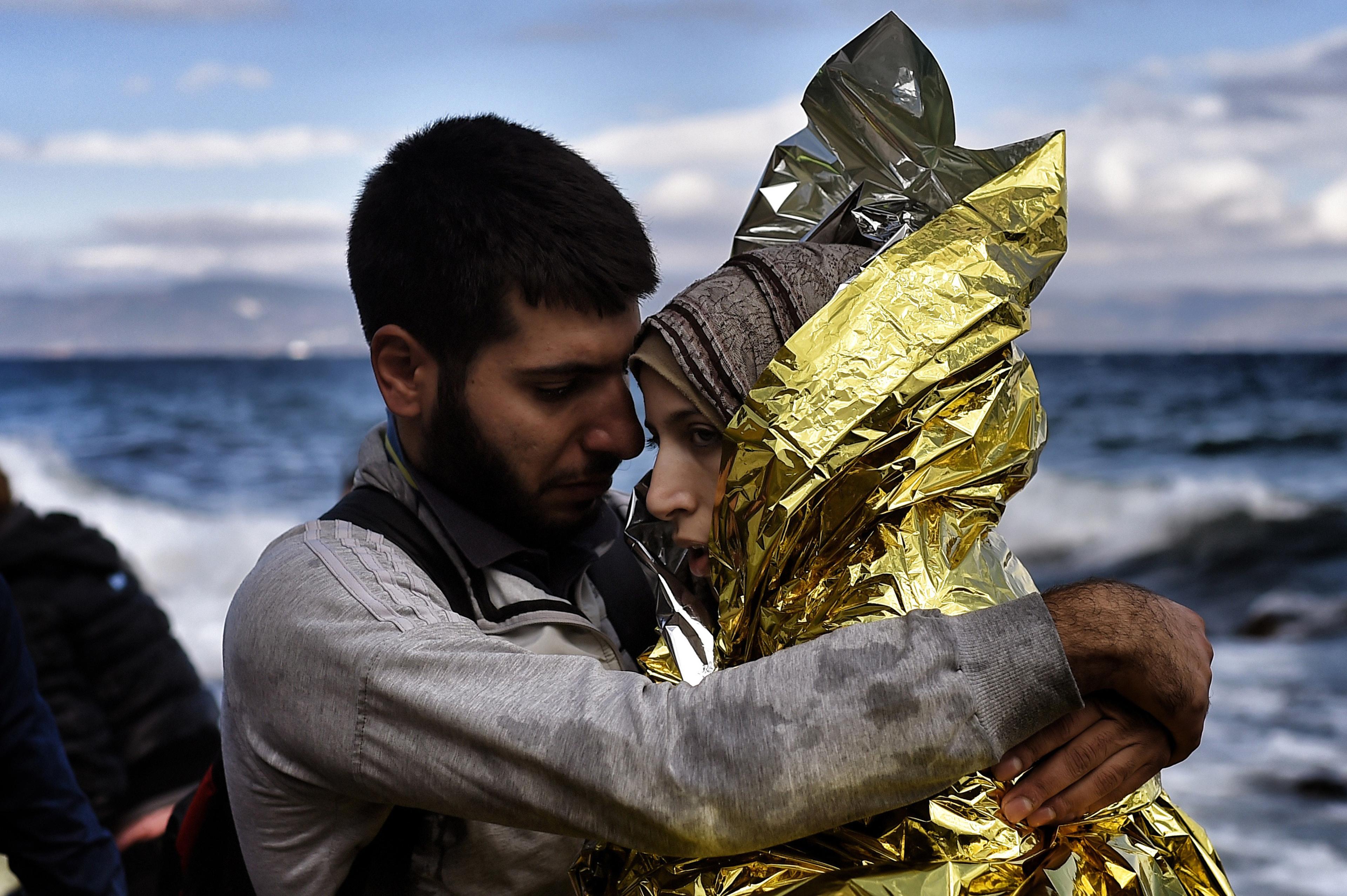 Gränsförvaltningsbyrån Frontex siffror kan vara missvisande. Flyktingar som först kommer till Grekland och sedan fortsätter via Ungern eller Kroatien kan ha räknats flera gånger. (Foto: Aris Messinis/AFP/Getty Image)