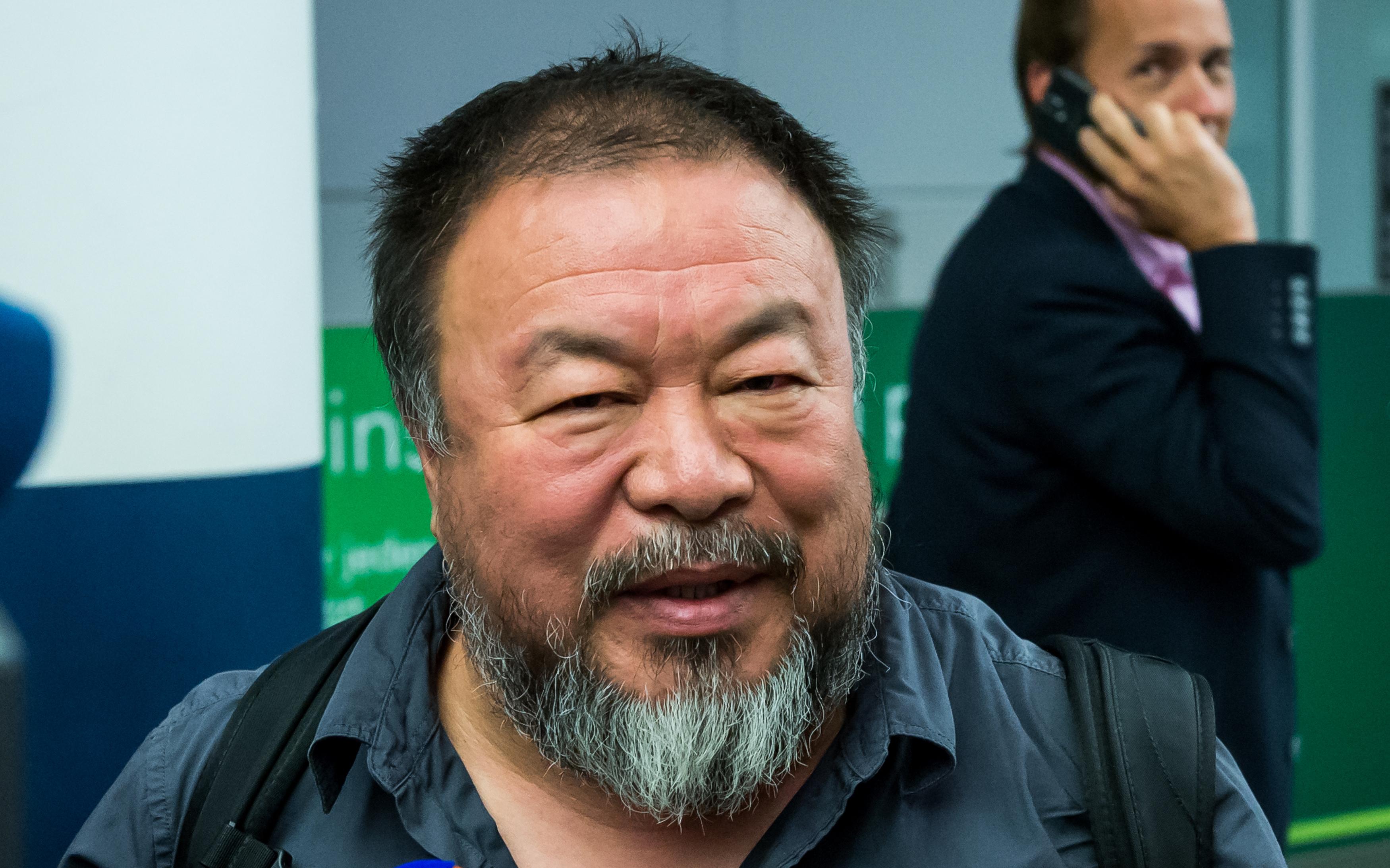 Ai Weiwei delade ut priset Stockholm Impact Award på Stockholms filmfestival. Bilden är tagen den 30 juli, då han besökte sin son i Berlin. (Foto: Joerg Koch/Getty Images)