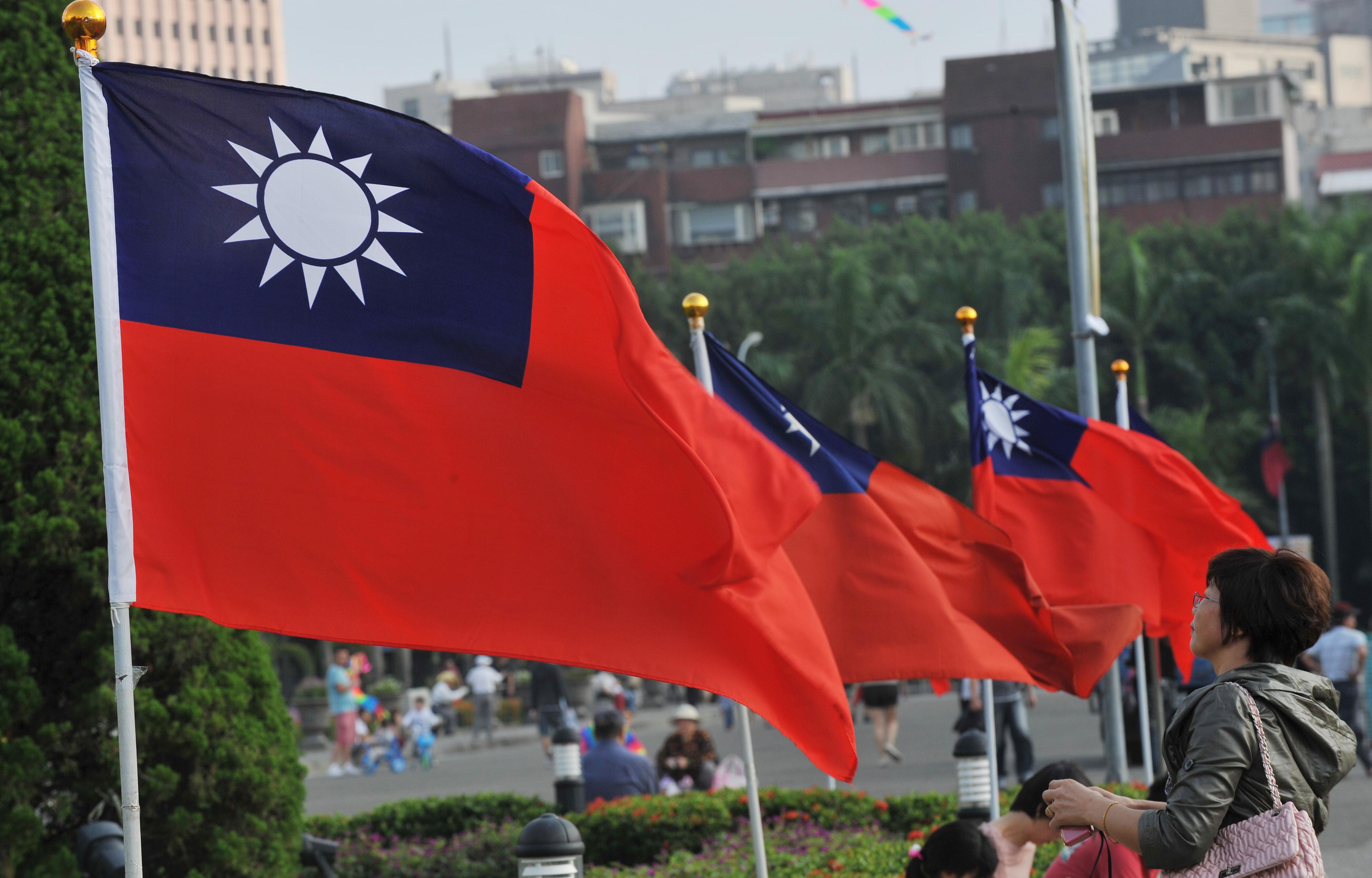 En flagga för Republiken Kina på en bild tagen i Taipei, Taiwan. I en ny bok undersöker författaren Chan Koon-chung hur Kinas moderna historia hade sett ut om Nationalistpartiet hade vunnit inbördeskriget mot kommunisterna. (Foto: Mandy Cheng/AFP/GettyImages) 