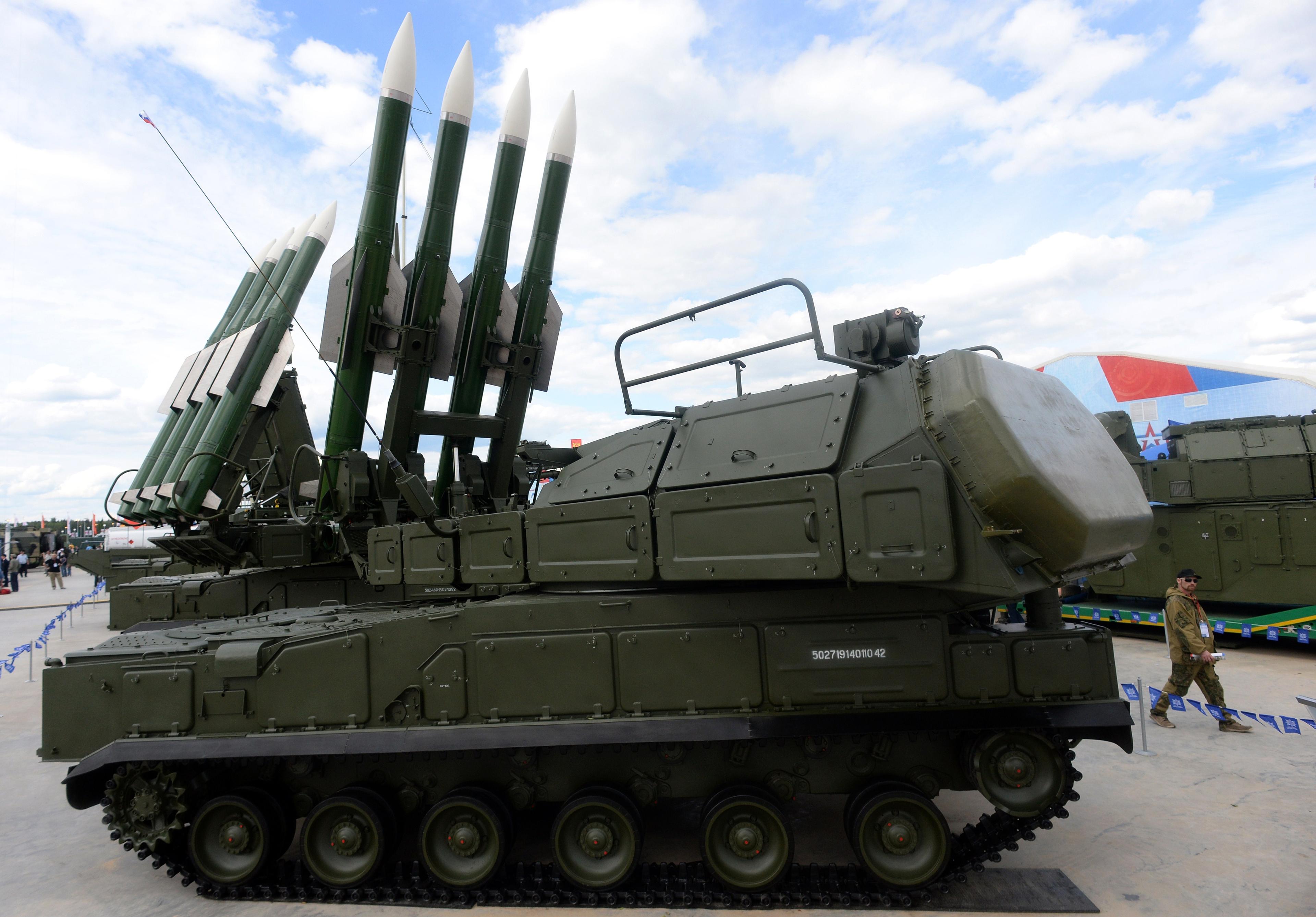 Ryssland har skickat ett markbundet luftvärnsmissilsystem till en rysk bas i Syrien, fem mil från Turkiets gräns. (Foto: Vasily Maximov /AFP/Getty Image) 