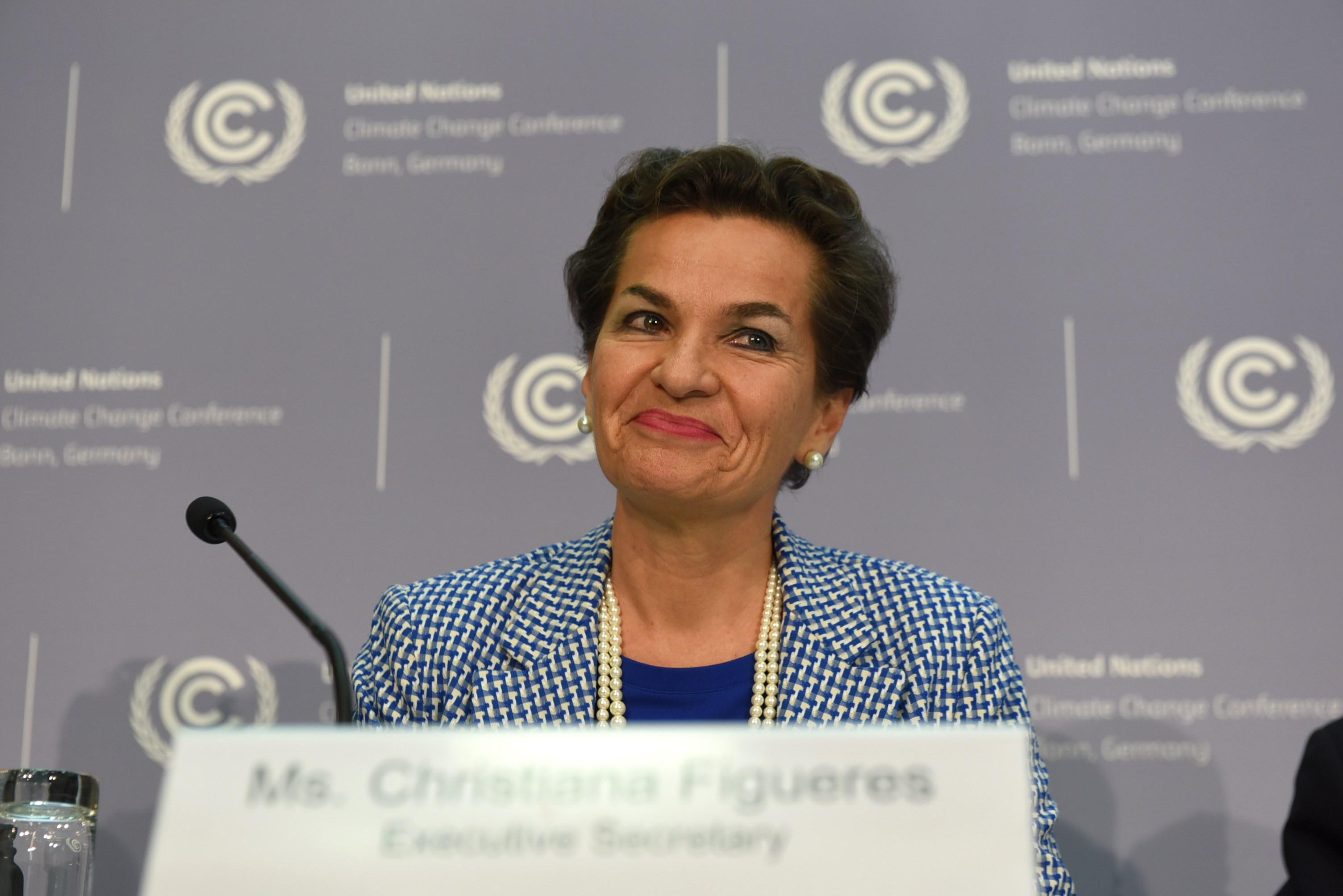 Christiana Figueres, chefssekreterare för FN:s klimatkonvention (UNFCCC), talar på en presskonferens i Bonn, Tyskland, den 20 oktober 2015. FN:s klimatkonvention väntas nå ett avtal i Paris i slutet av november med 147 länder där man tillsammans dramatiskt ska minska de globala utsläppen i atmosfären. (Foto: Patrik Stollarz /AFP/Getty Images) 