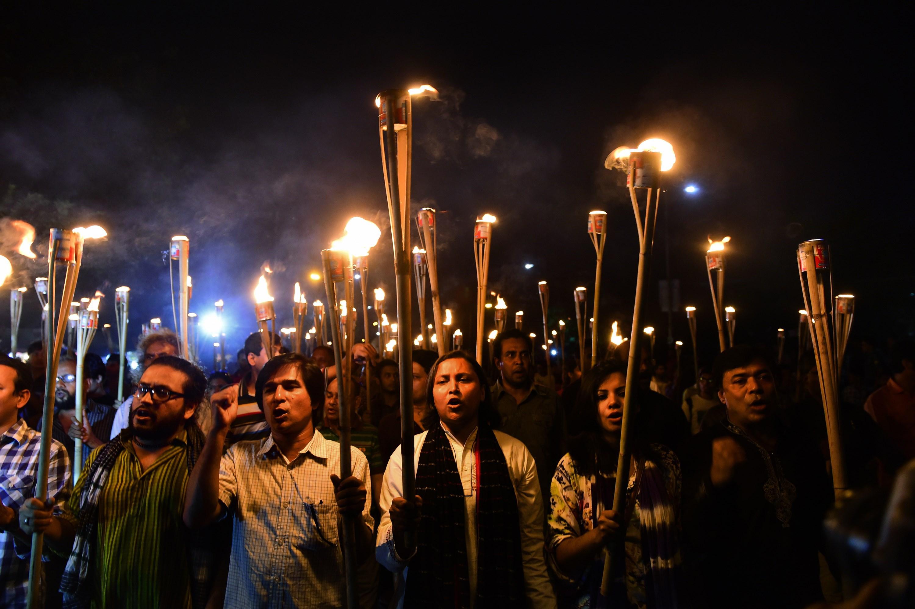 Aktivister i Bangladesh protesterade i Dhaka 2 November 2015, efter att publicisten Faisal Arefin Dipan mördats den 31 oktober av extremister.  (Foto: Munir Uz Zaman/AFP/Getty Images)
