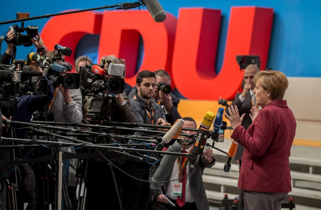 
Angela Merkel på CDU:s partikongress. (Foto: Michael Kappeler/AP/TT)