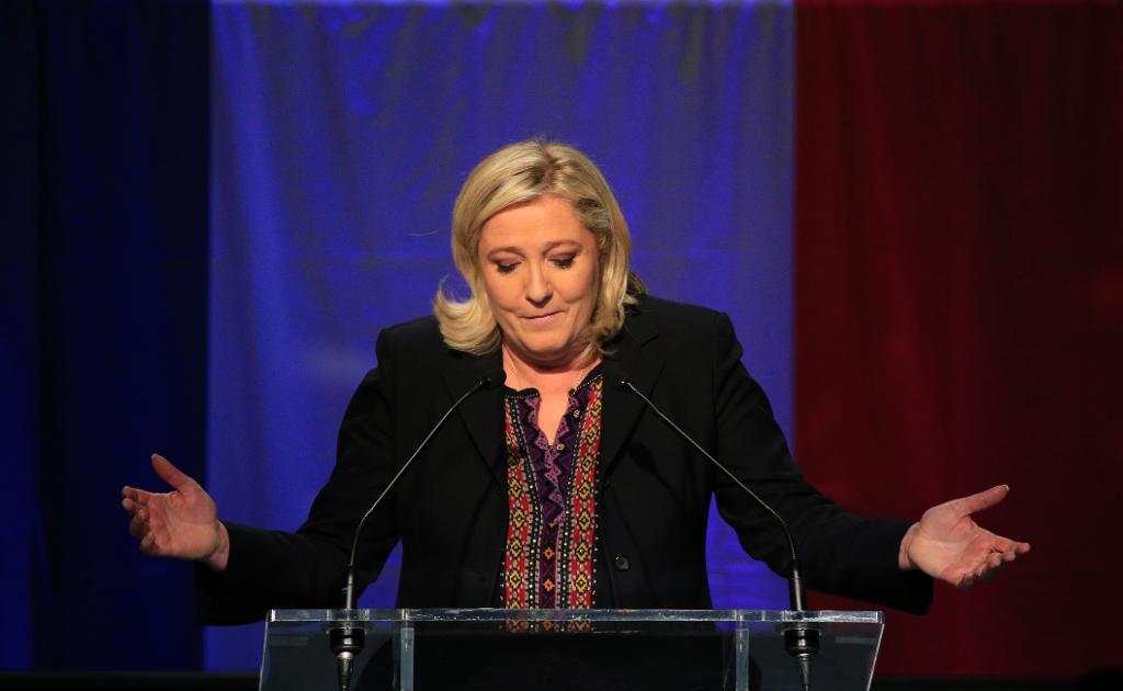 Högerextrema Nationella frontens partiledare Marine Le Pen konstaterade att partiet inte nådde den framgång som hon hoppats på - men att partiet samlat fler röster än någonsin tidigare. (Foto: Thibault Camus/AP/TT)