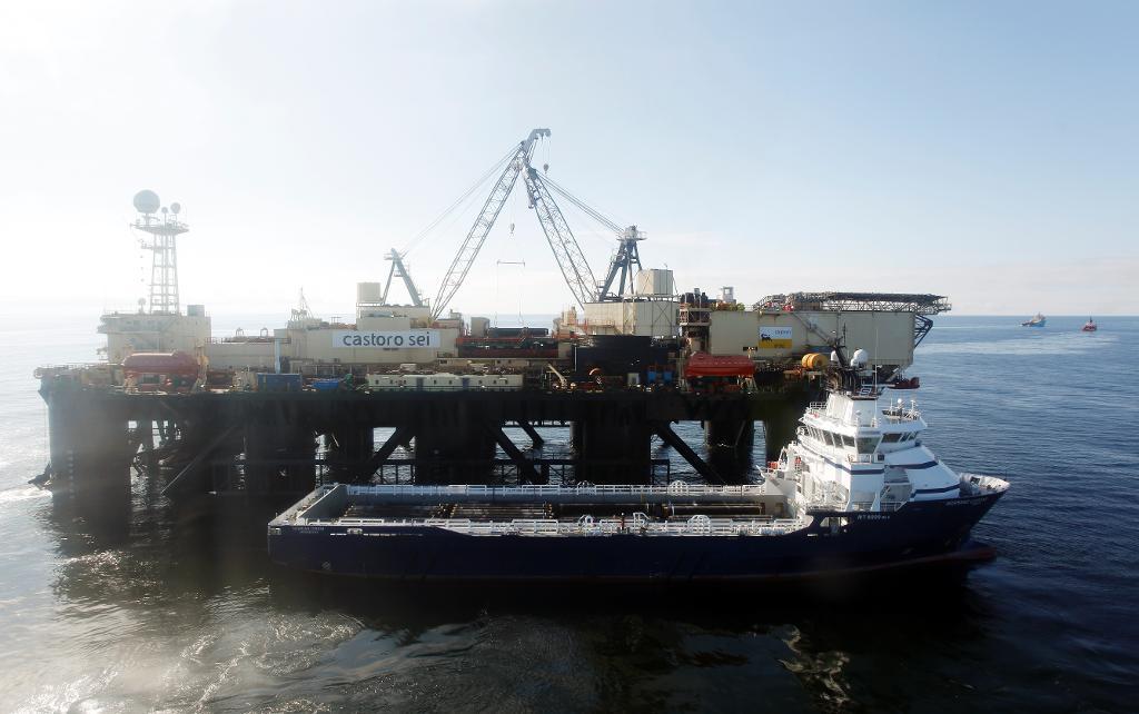 Så här såg det ut våren 2010 när gasledningen Nordstream lades ut. Fartyget heter Castoro Sei. (Foto: Sören Andersson/TT)