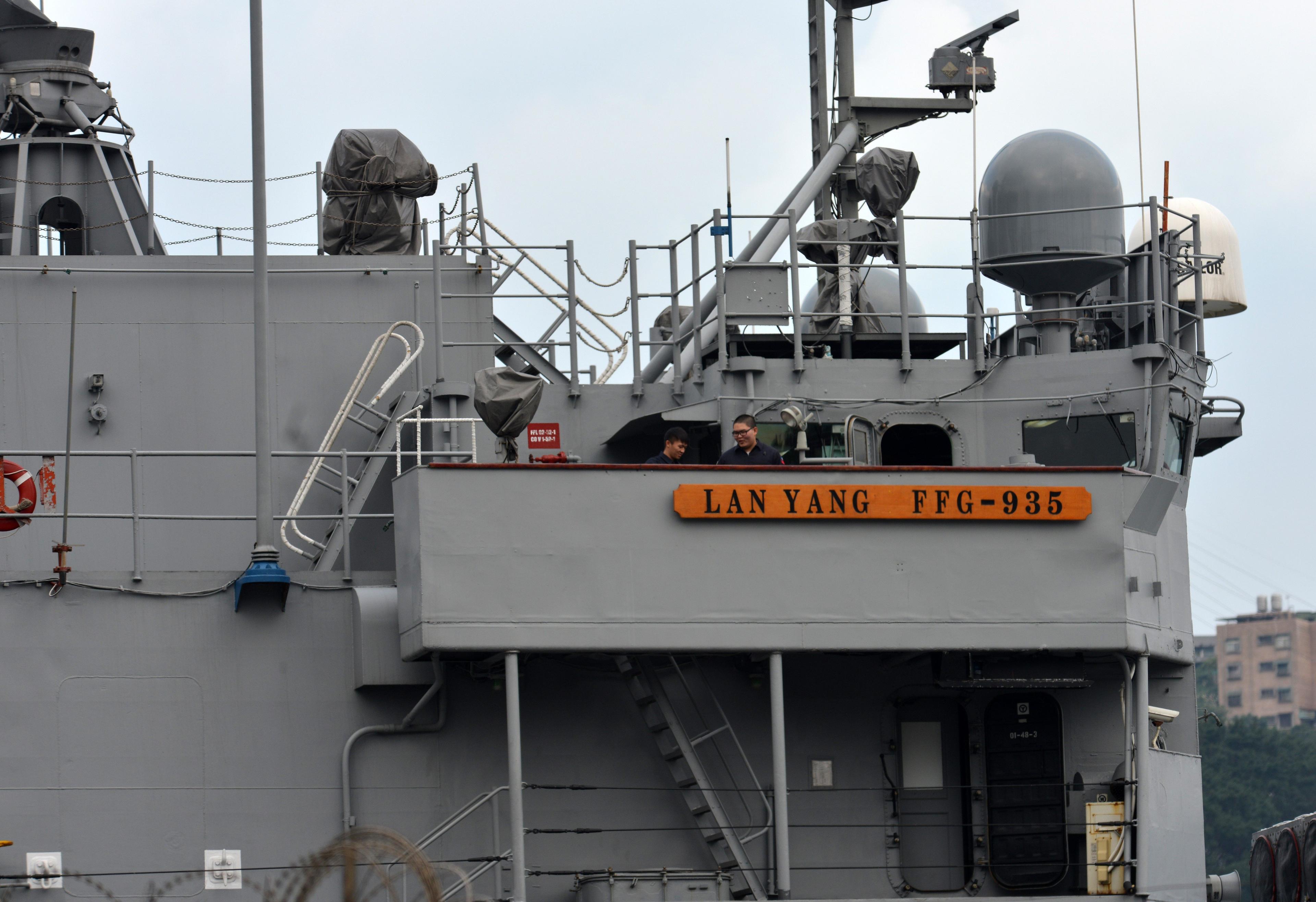 USA:s planerade försäljning av avancerade vapen till Taiwan skapar spänningar mellan USA och Kina. Bilden visar en USA-tillverkad fregatt som vid ett tidigare tillfälle överfördes till Taiwan, fotograferades i norra Keelungs flottbas den 17 december. (Foto: Sam Yeh /AFP/Getty Image) 