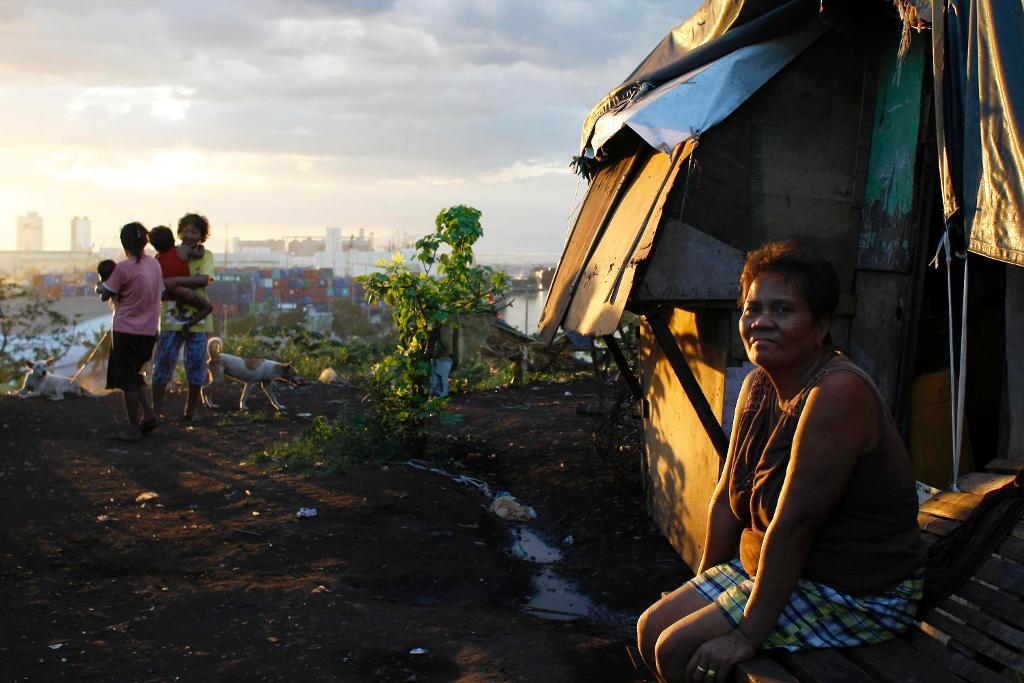 De rikaste blir allt rikare, enligt en ny rapport, och gapet till de fattiga ökar. Slumområdet "Smokey Mountain" i Manilla, Filippinerna. (Foto: Lino Escandor II/AP/TT-arkivbild)