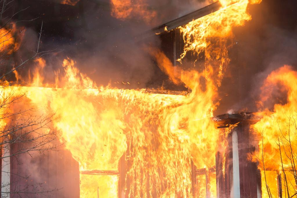 
För att minska risken för bränderna gäller det att inte elda för intensivt i braskaminerna. (Foto: Fredrik Sandberg/TT-arkivbild)