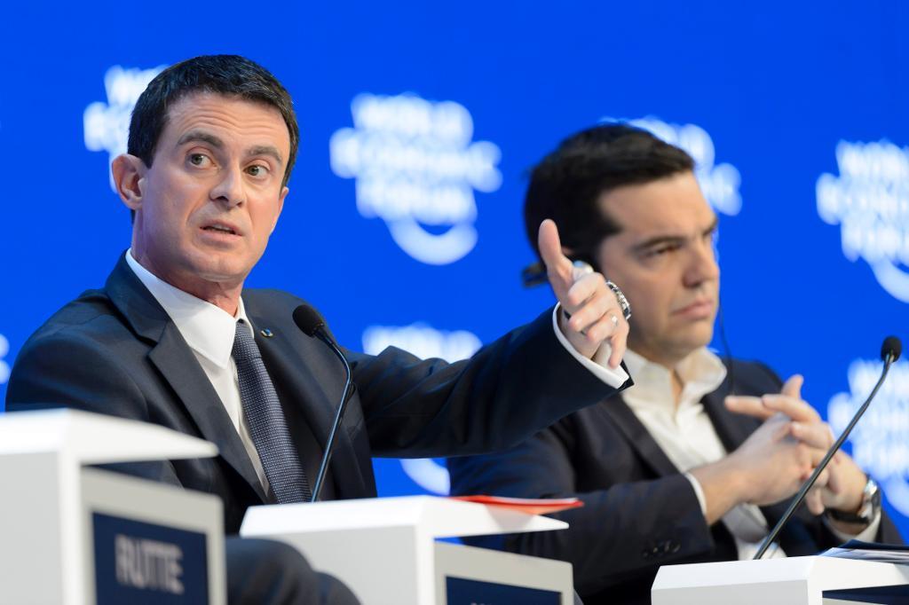 Den franska premiärministern Manuel Valls till vänster, bredvid den grekiska premiärministern Alexis Tsipras. (Foto: Laurent Gillieron/AP/TT)