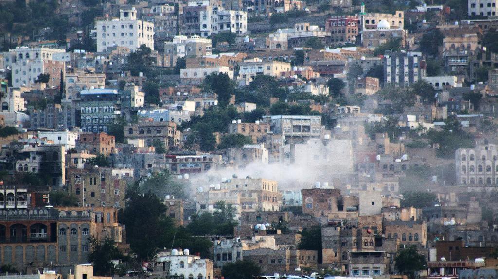 De iranstödda Huthirebellerna har belägrat Taiz i Jemen i flera månader. (Foto: Abdulnasser Alseddik /AP/TT-arkivbild)