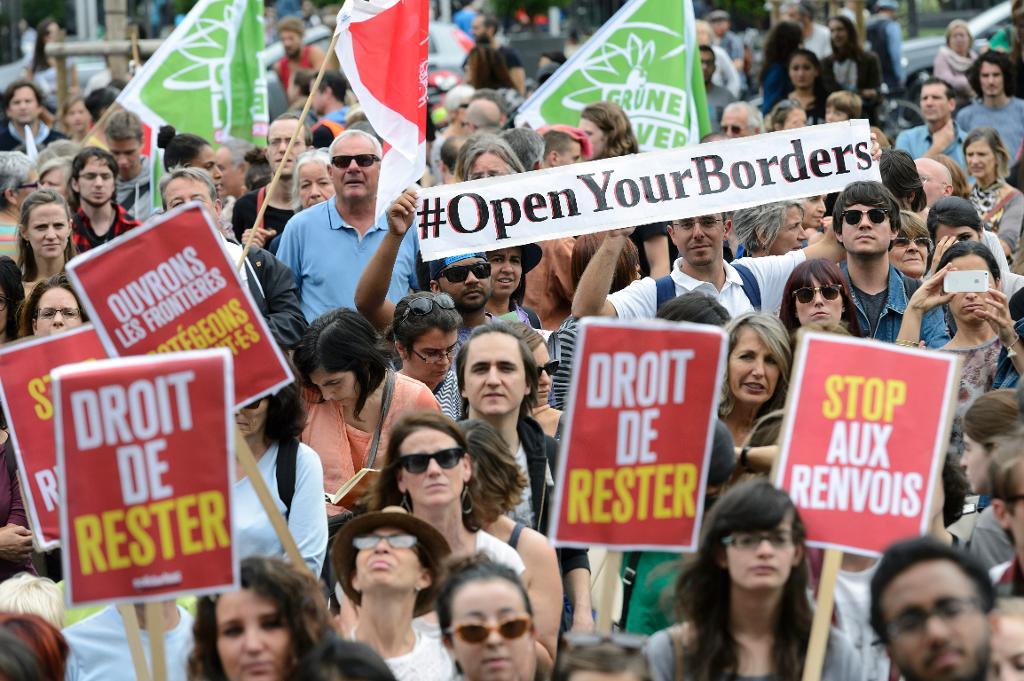 I september demonstrerade invånare i Genève för flyktingars rätt att stanna i landet. (Foto: Martial Trezzini/AP/TT)