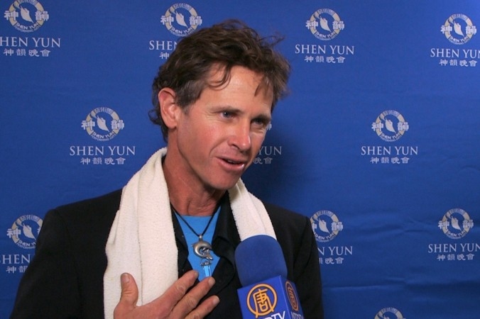 Producenten A.J.Goodwin såg Shen Yu Performing Arts föreställning i Escondido, Kalifornien, på California Center for the Arts den 27 januari 2016. (Foto: med tillstånd av NTD Television)