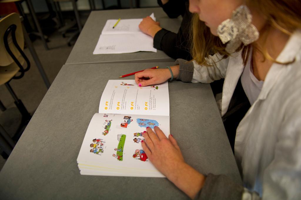 Var tredje svensk elev klarar inte baskraven i ett eller flera av Pisas tester i läsning, matematik och naturvetenskap. (Foto: Jessica Gow / TT-arkivbild)