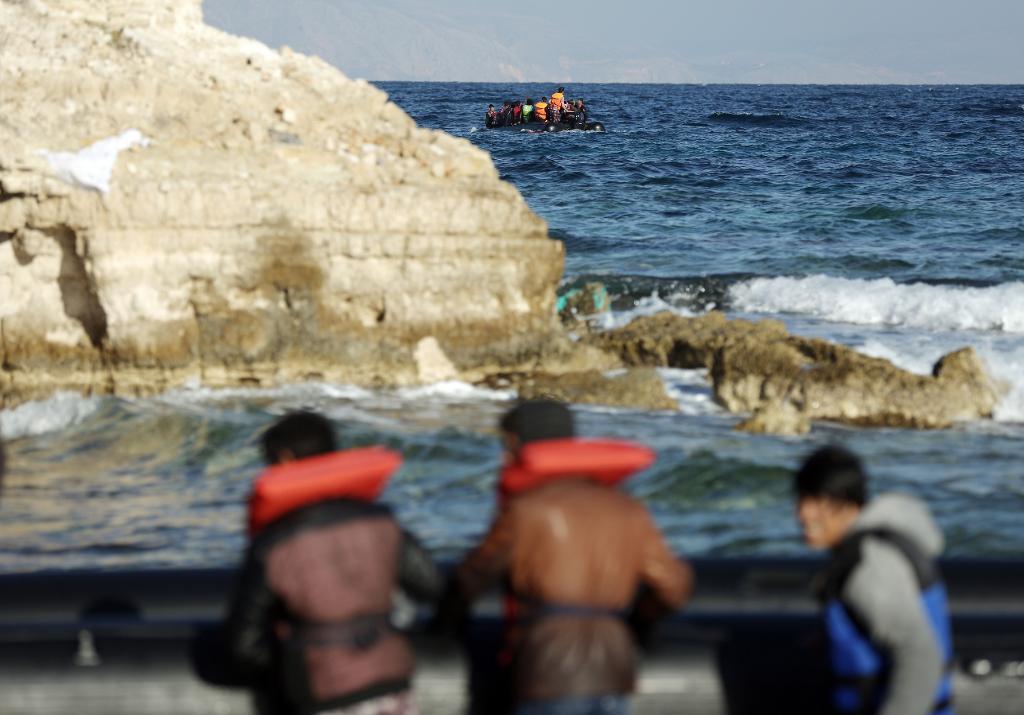 Turkisk polis har beslagtagit ett 50-tal båtar som skulle användas till att transportera flyktingar till EU. (Foto: Arkivbild. Emre Tazegul/AP)