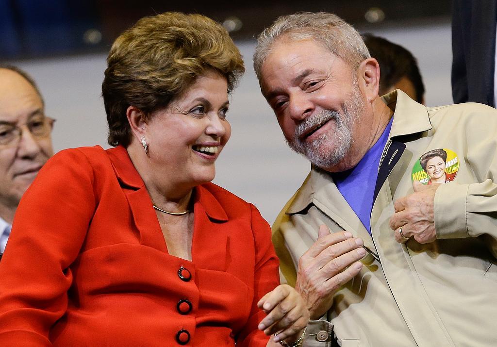 Demonstrationer rasar i Brasilien sedan korruptionsmisstänkta tidigare presidenten Lula da Silva utnämnts till ny kanslichef i president Dilma Rousseffs regering. (Foto: Andre Penner /AP/TT)