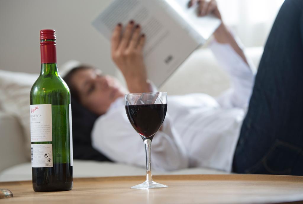 Alkoholens påstått hälsobringande effekter bygger på dålig vetenskap, visar en granskning. (Foto: Fredrik Sandberg/TT)