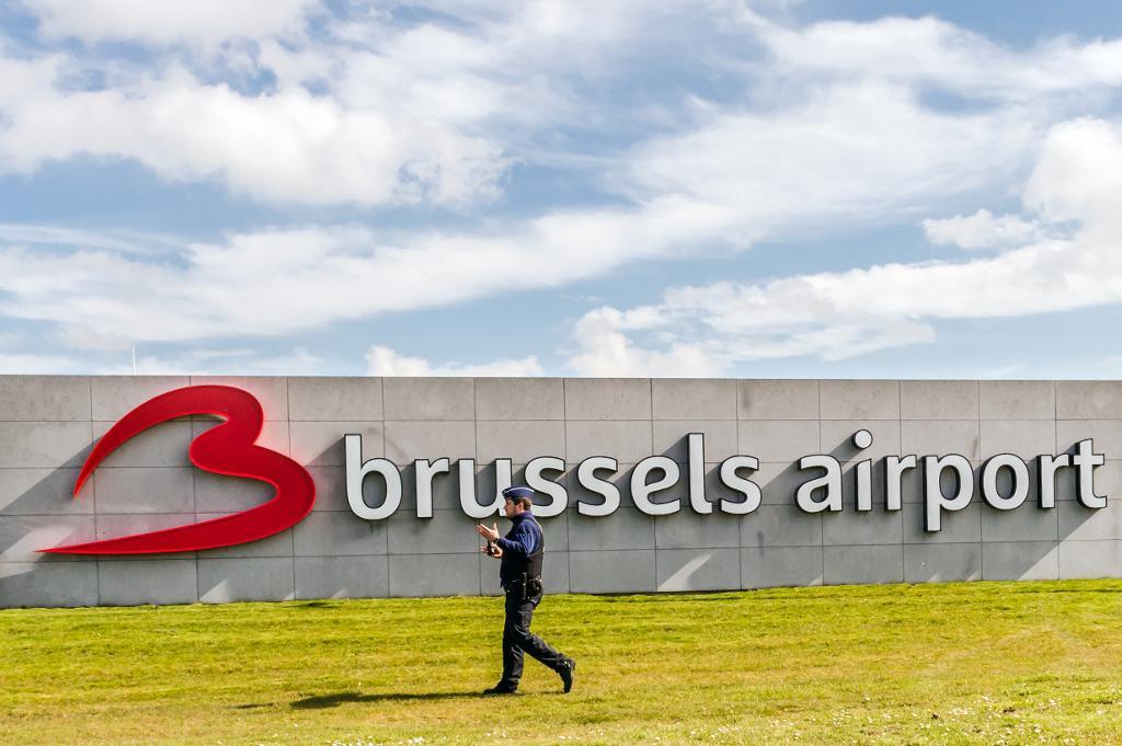 Säkerheten har skärpts rejält när flygplatsen i Bryssel öppnar igen. (Foto: Geert Vanden Wijngaert/AP/TT)