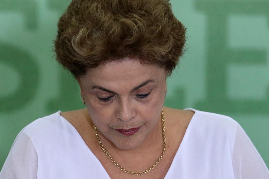 Brasiliens president Dilma Rousseff är ett steg närmare att ställas inför riksrätt. (Foto: Eraldo Peres /AP/TT-arkivbild)