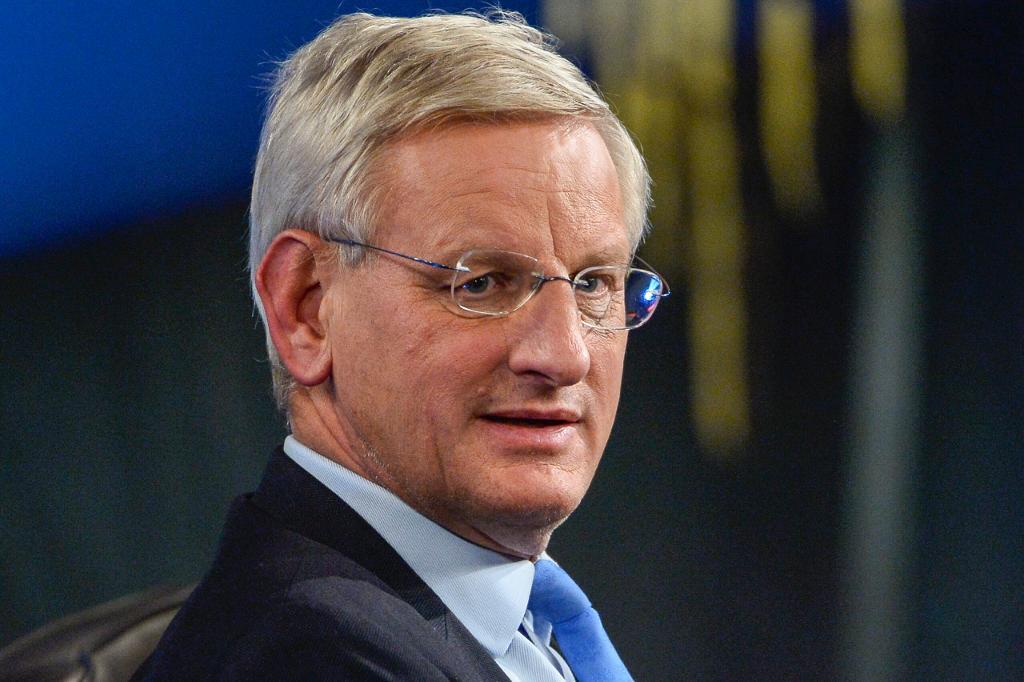 Den förre utrikesministern Carl Bildt (M) är kritisk till att KU-utfrågningen om värdlandsavtalet med Nato hölls bakom stängda dörrar. (Foto: Claudio Bresciani /TT-arkivbild)