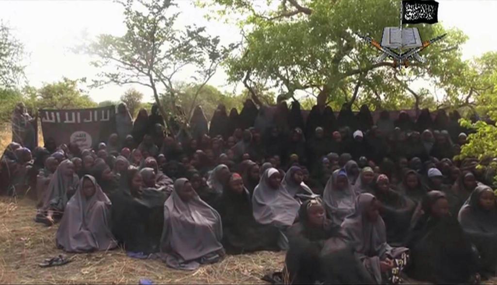 I en film från 2014 visades ett 100-tal av de flickor som fördes bort av terrorgruppen Boko Haram från en skola i nordöstra Nigeria. (Foto: AP/TT-arkivbild)