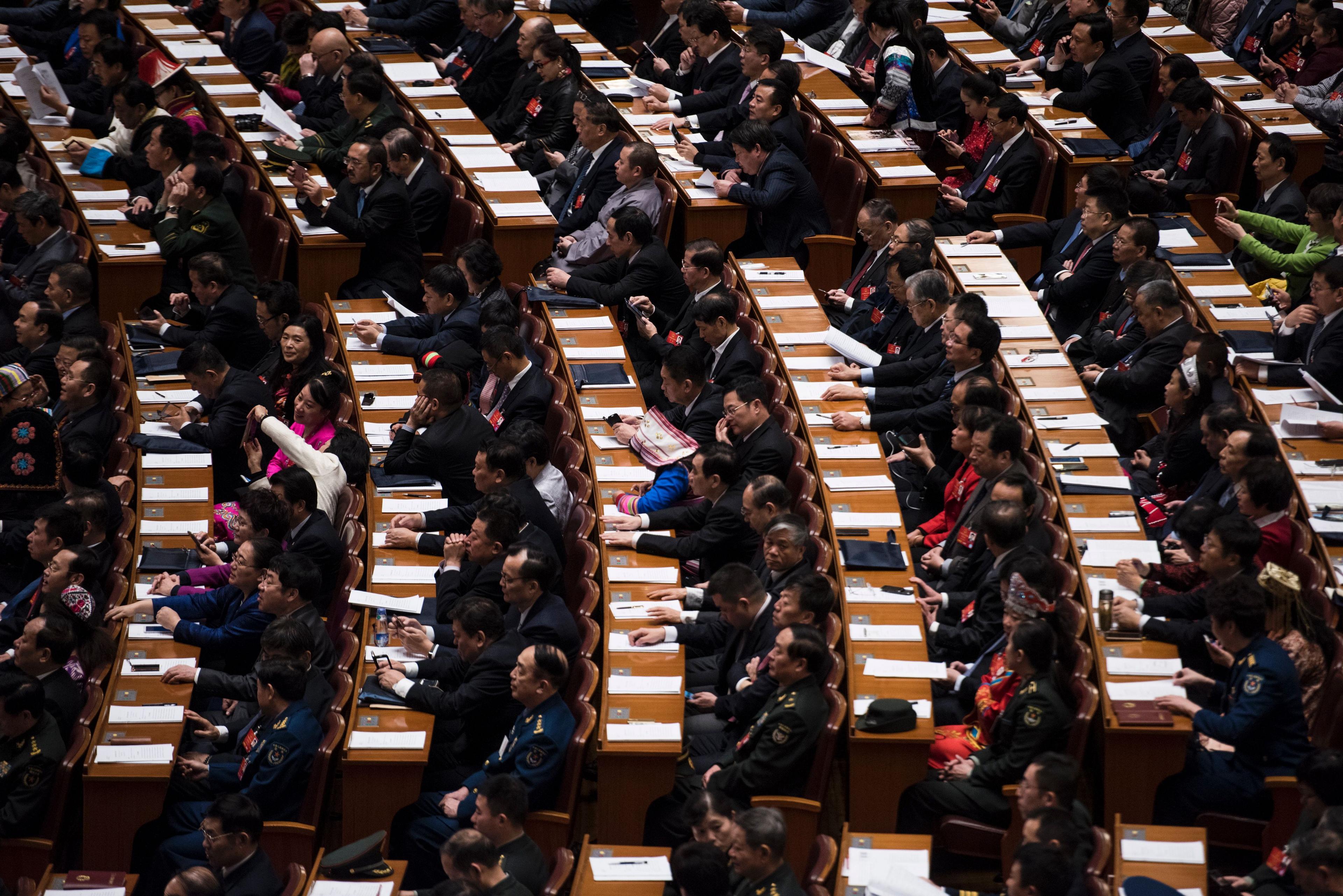 Nationella folkkongressen sammanträder, 13 mars 2016. Kina har just godkänt en kontroversiell lag för att kontrollera utländska organisationer. (Foto: Fred Dufour/AFP/Getty Images)