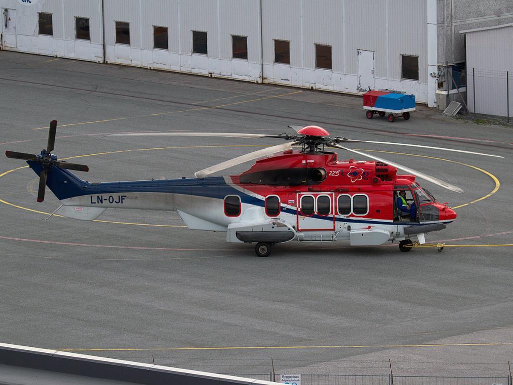 En helikopter av samma typ som den som på fredagen kraschade vid norska Turøy utanför Bergen. (Foto: Kyrre Styve/NTB scanpix/TT)