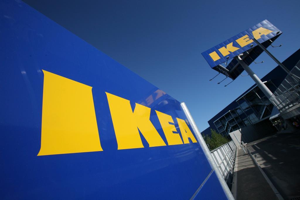 Ikea tvingas betala ett miljonskadestånd sedan en kvinna skadats när en stol kollapsade. (Arkivbild. Mark Lennihan/AP/TT)