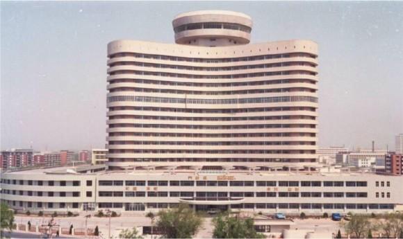 Tianjins första centralsjukhus. En av många platser i Kina där ett tyst massmord ägt rum det senaste årtiondet. (Foto: Sjukhusets egen dokumentation)