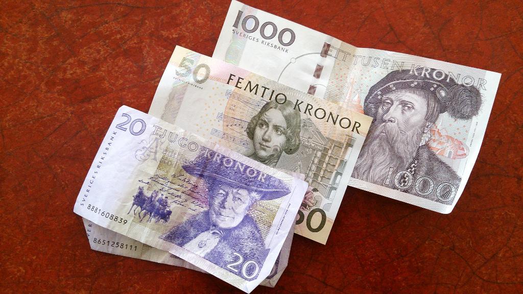 Nu är det dags att säga hej då till sedlarna med Selma Lagerlöf, Jenny Lind och Gustav Vasa.
(Foto: Micke Larsson/TT)