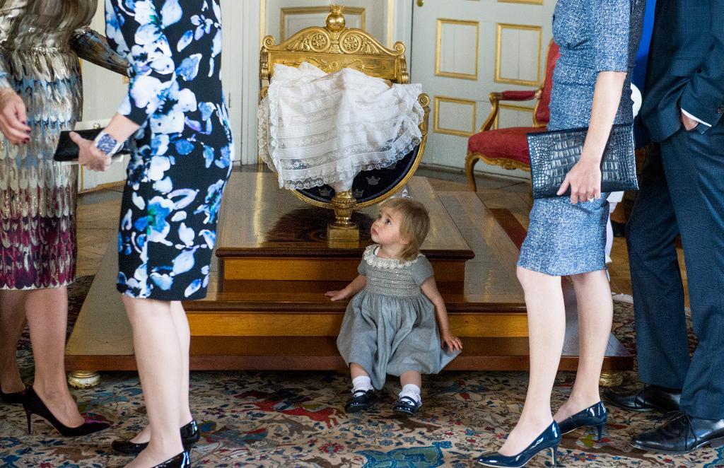Prinsessan Leonore vid mottagningen på Drottningholms slott efter det senaste kungliga barndopet. (Foto: Claudio Bresciani /TT)