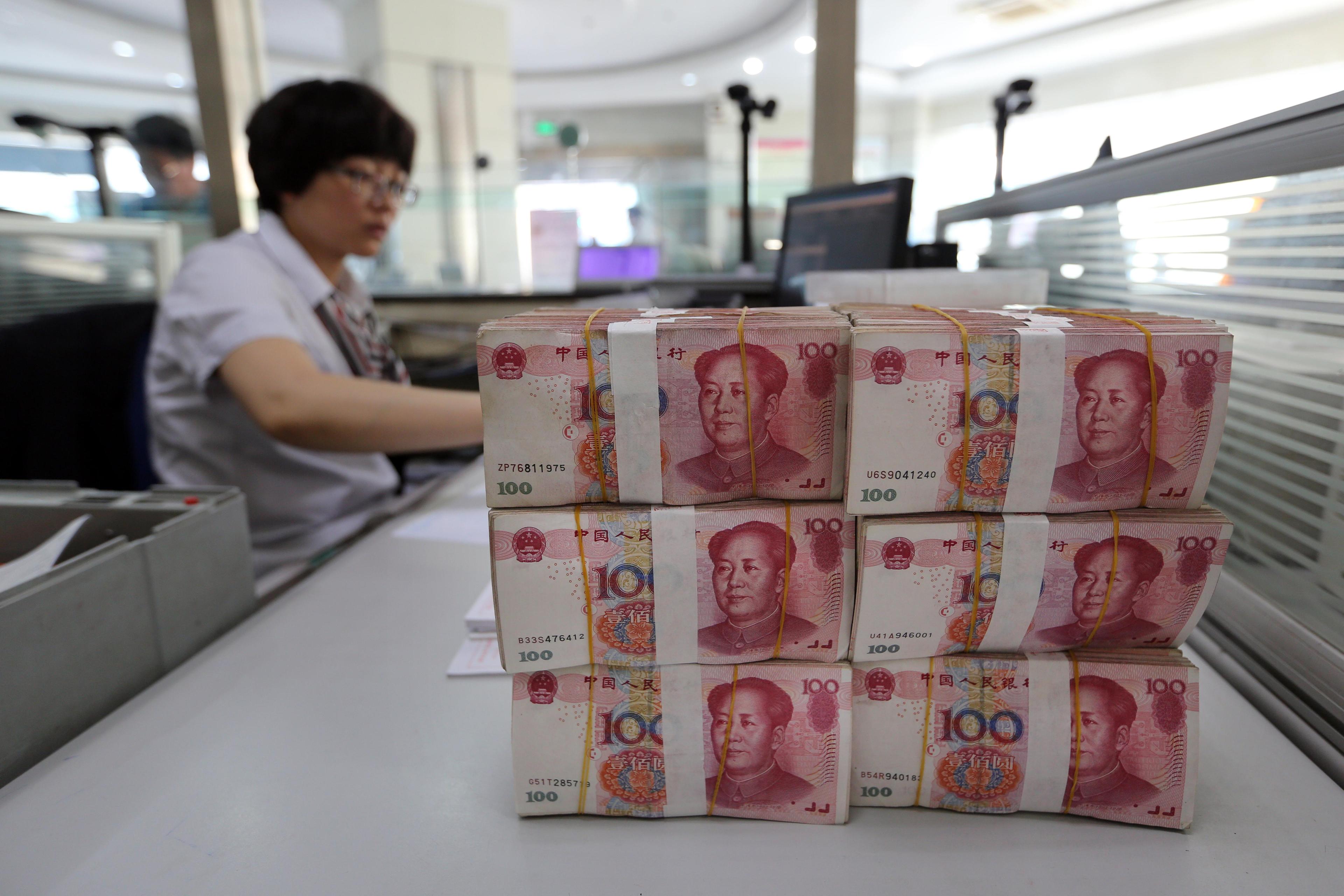 Det råder delade meningar bland analytiker om hur man ska betrakta Kinas stora skuldsättning. (STR/AFP/Getty Images)