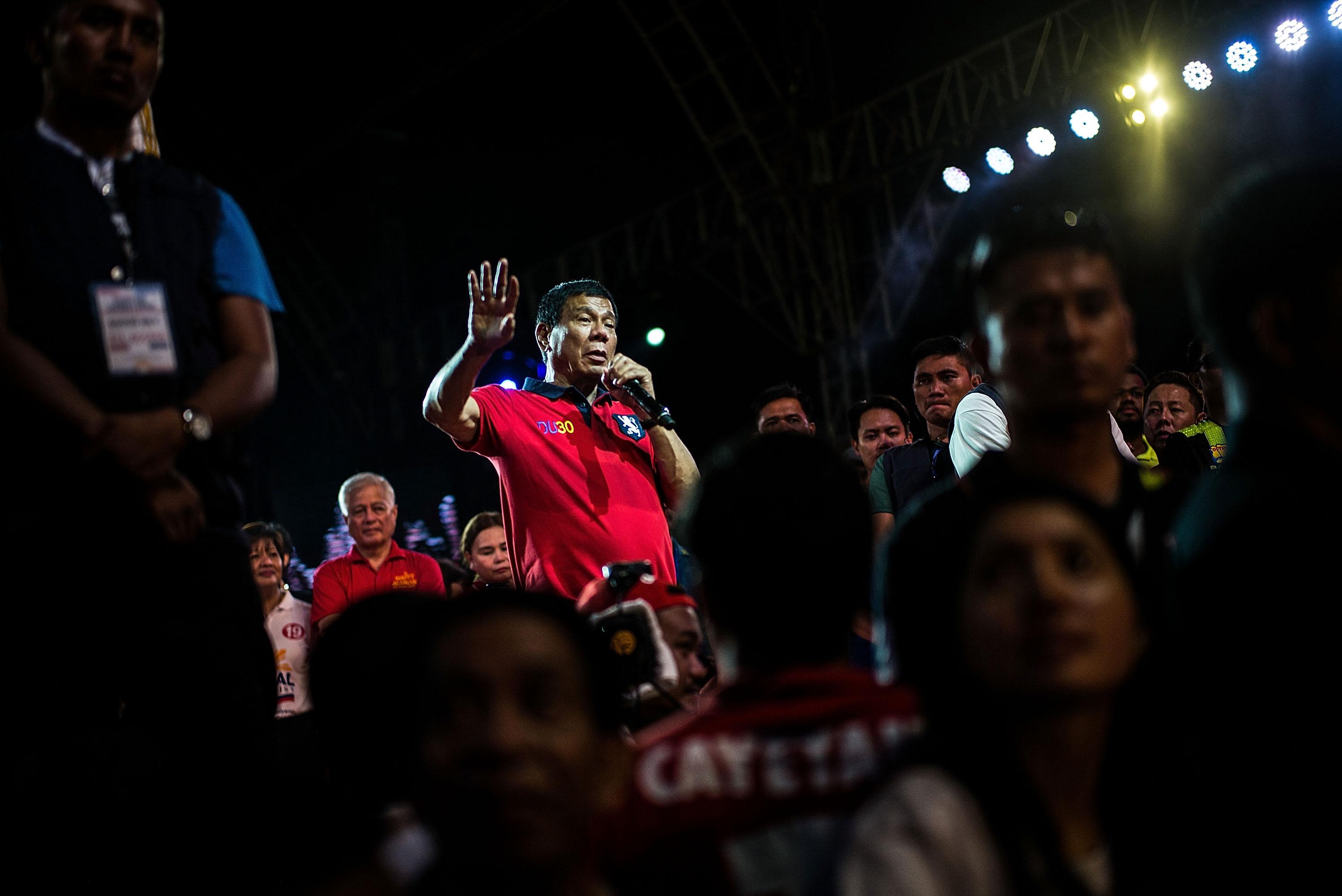 Filippinernas nyvalde president Rodrigo Duterte, som här talar innan måndagens val, har anslagit en försonligare ton mot Kina än sin föregångare. (Foto: Lam Yik Fei/Getty Images)