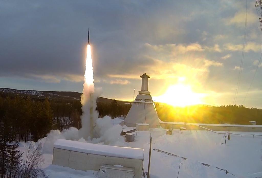 Raketen Imperial Orion, laddad med studentexperiment, skjuts upp från Esrange en dag i mars. Raketen tillbringar några minuter i tyngdlöshet innan den landar i Esranges nedslagningsområde, stort som Gotland. Lasten hämtas sedan med helikopter. (Foto: Esrange)