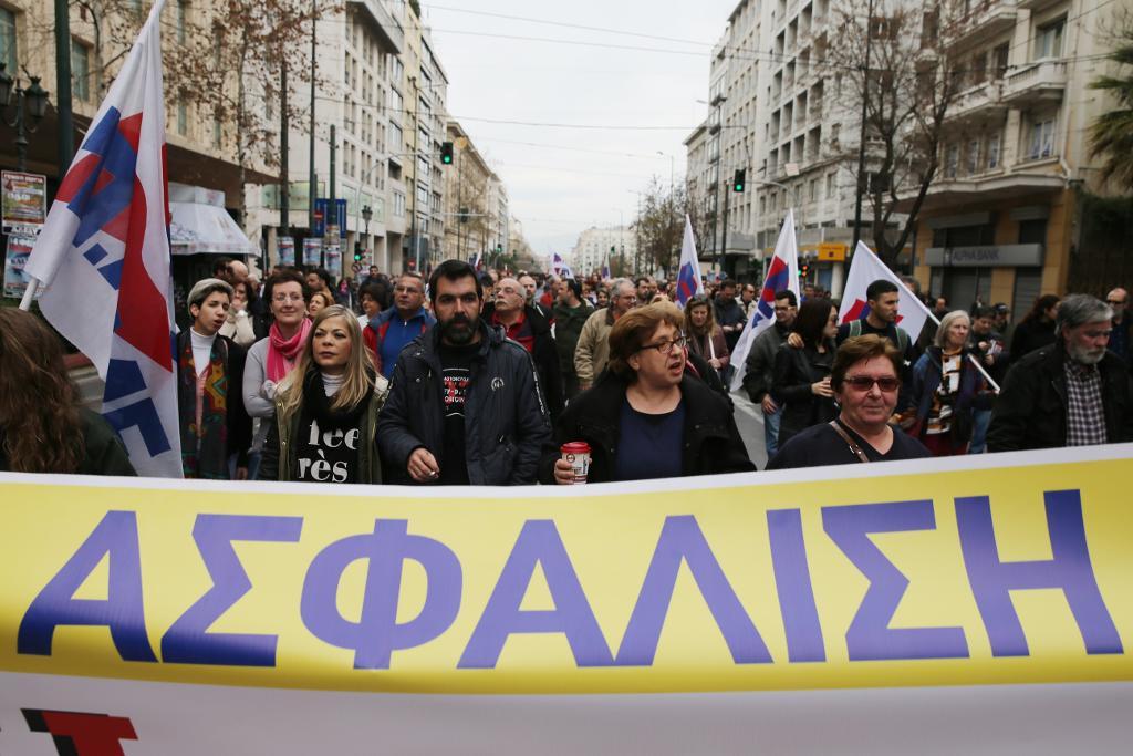 Så här såg det ut tidigare i år när grekerna gick ut i en politisk generalstrejk. Arkivbild. (Foto: Petros Giannakouris/AP/TT)