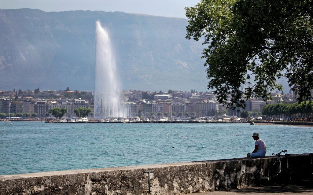 
På söndag går Schweiz till valurnorna för att rösta om införandet av basinkomst, en invånarlön utan krav på motprestation. På bilden staden Genève, känd för sin höga levnadsstandard. (Foto: Anja Niedringhaus /AP/TT-arkivbild)