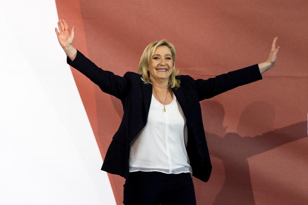 Resultatet har redan fått Nationella frontens ledare Marine Le Pen att ställa krav på en frexit - en fransk folkomröstning om ett utträde ur unionen. (Foto: Kamil Zihnioglu /AP/TT-arkivbild)