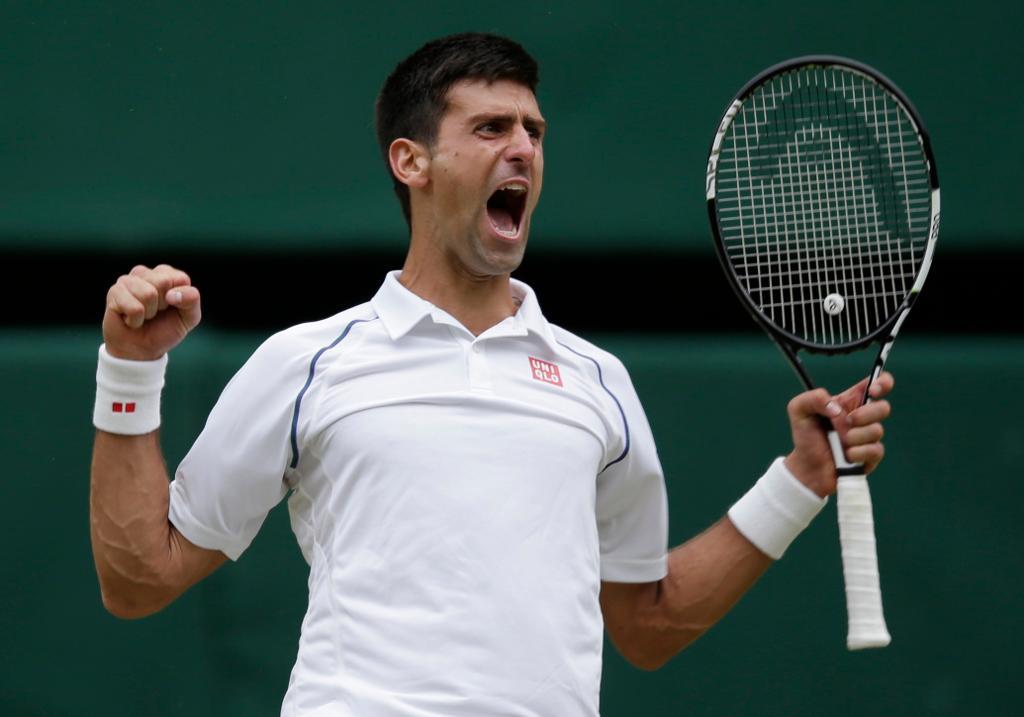 Novak Djokovic i samband med förra årets vinst i Wimbledon. (Foto: Pavel Golovkin /AP/TT-arkivbild)