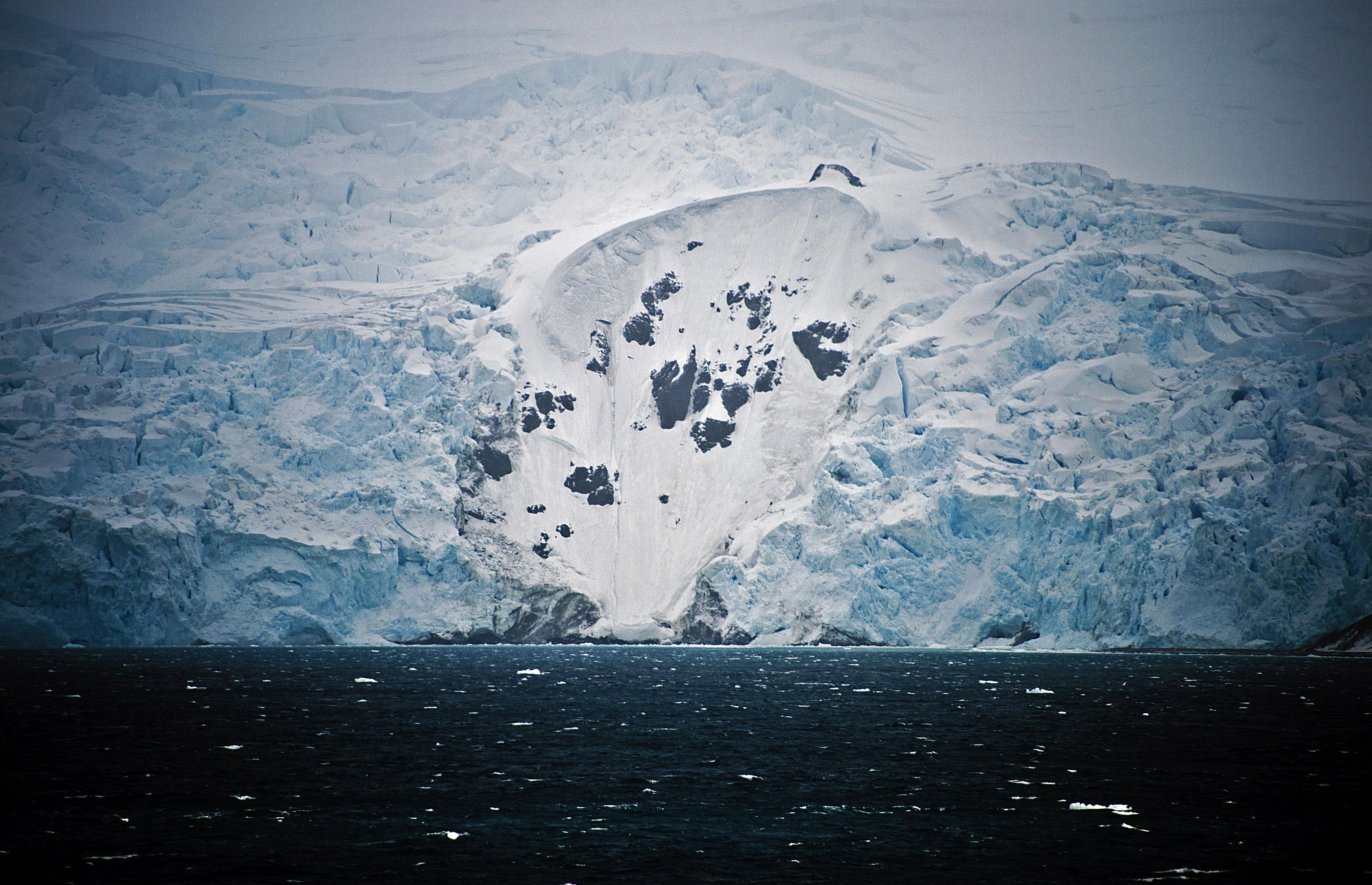 Den brasilianska flottan fotograferade i de antarktiska vattnen den 4 mars 2014 nere i Antarktis. (Foto: Vanderlei Almeida /AFP/Getty Images)
