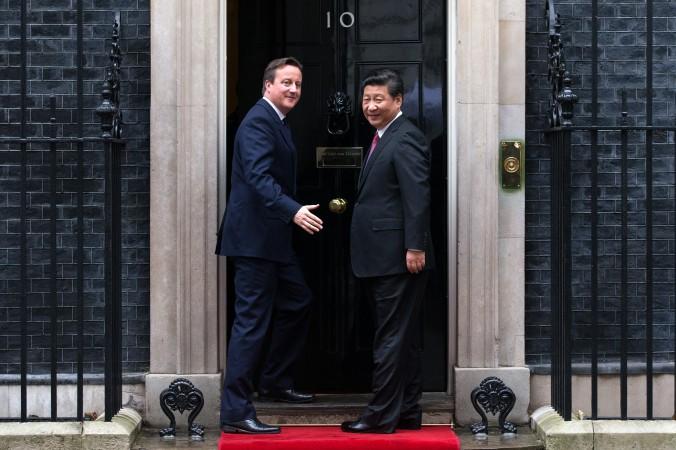 Storbritanniens premiärminister David Cameron satte hög prioritet på handels- och investeringsrelationer med Kina. I oktober 2015 träffade han den kinesiske ledaren Xi Jinping i sitt residens på 10 Downing Street. (Foto: Carl Court /Getty Images)