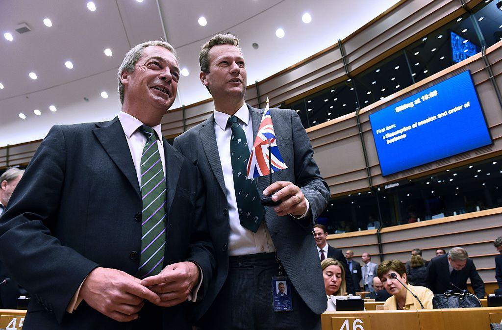 UKIP-ledaren Nigel Farage och UKIP-ledaren i Wales, Nathan Gill, inför ett möte i EU:s högkvarter i Brussel 28 juni 2016.  (Foto: John Thys  /AFP/Getty Images)