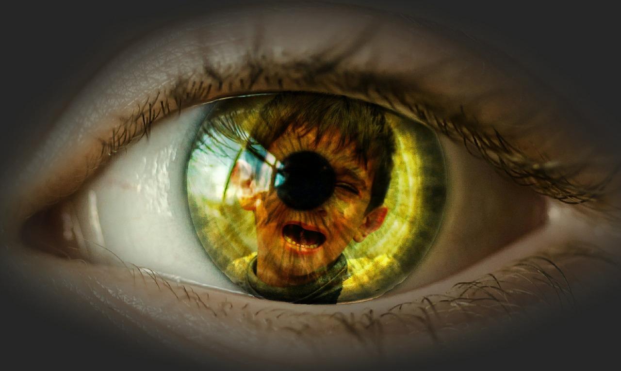 Ledset barn speglas i pupillen. (Foto: Pixabay)