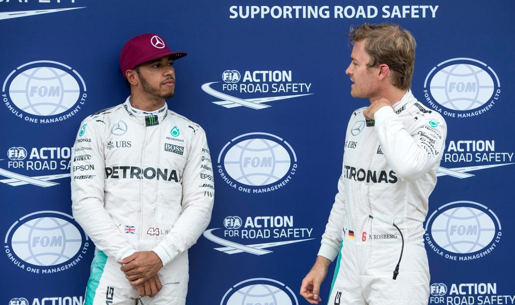 Lewis Hamilton och Nico Rosberg - stallkompisar och konkurrenter. (Foto: Paul Chiasson/AP/TT-arkivbild)