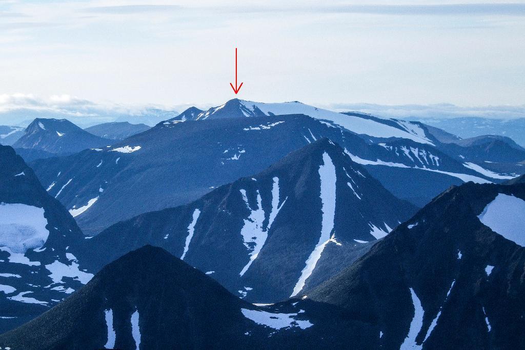 Sielmatjåkka, norr om Kebnekaise och strax öster om Kungsleden i höjd med Tjäktastugan, har visat sig vara 2 004 meter - sju meter högre än vad man tidigare beräknat. Bilden tagen från Kebnekaise. (Foto: Björn Olander/TT)