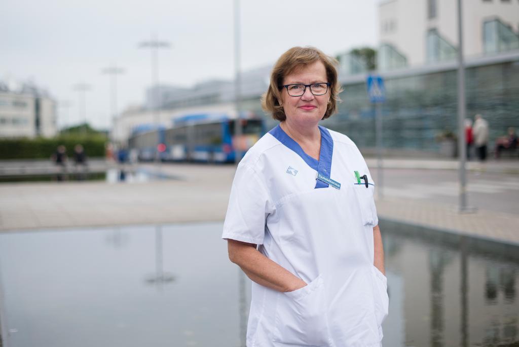 Ann-Sofi Hörjel, sjuksköterska, jobbade två månader i Ghana och arbetar numera på Södersjukhuset i Stockholm. Behovet av att etablera cancercenter och modern behandlingsteknik i Ghana var enormt, berättar hon. Vid centret i Accra arbetar både svenskar och ghananer. (Foto: Izabelle Nordfjell/TT)