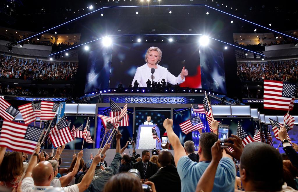 
Hillary Clinton håller tal i Philadelphia. (Foto: Matt Rourke /AP/TT)