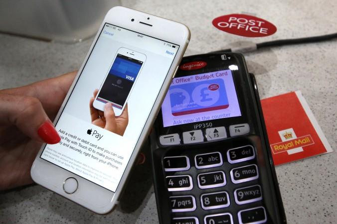Kinesiska företag tar upp konkurrensen med internationella aktörer, som ApplePay och Samsung Pay.  (Foto: Peter Macdiarmid /Getty Images)