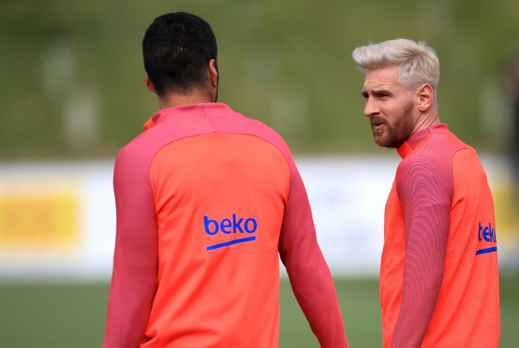 Barcelonas anfallare, i blond frisyr, Lionel Messi i tisdags under träning i England. Arkivbild. (Foto: Mike Egerton)