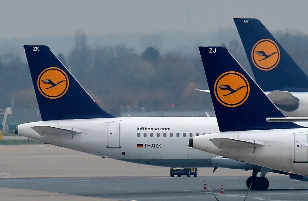 Lufthansa ska spara för att kompensera för att man tappar bokningar på långflygningar från Asien och USA. (Foto: Martin Meissner /arkivbild)