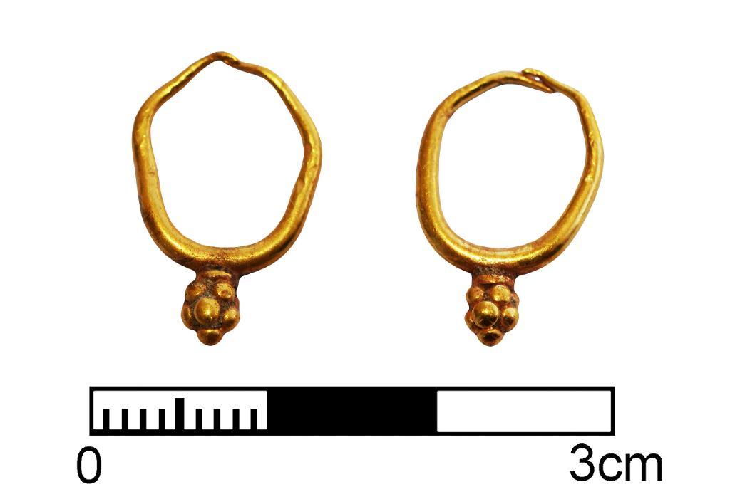 Ett par örhängen av guld, cirka 1400-1300 f.kr. (Foto: Peter Fischer)