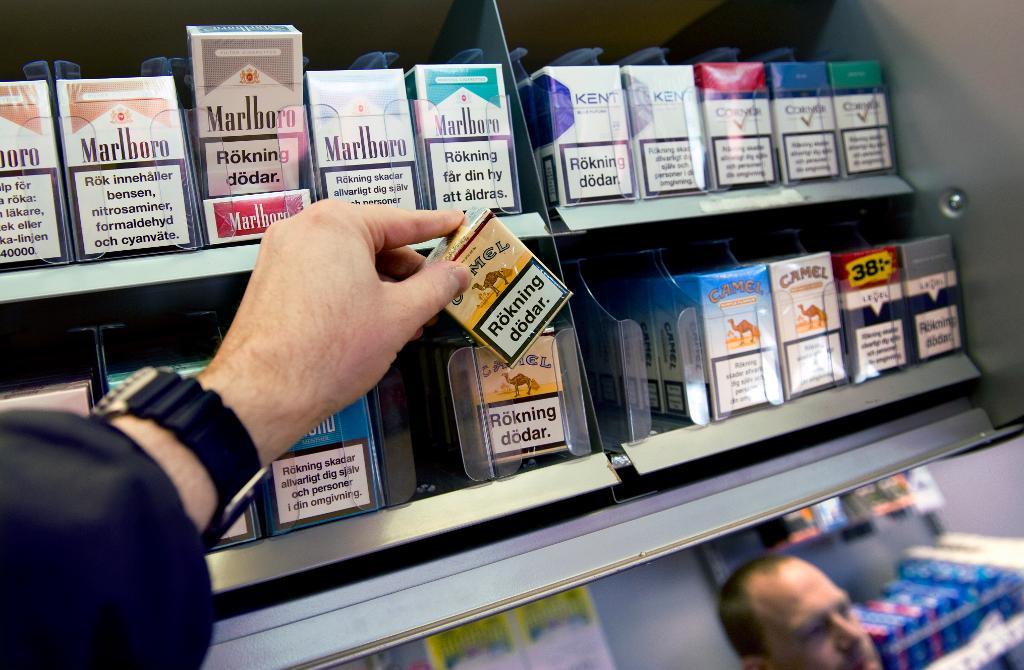 Cigarettaskar ska förses med bilder som visar rökningens hälsorisker. (Foto: Claudio Bresciani / TT)